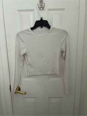 Ribbed White Long-Sleeve Crop Top - Women
